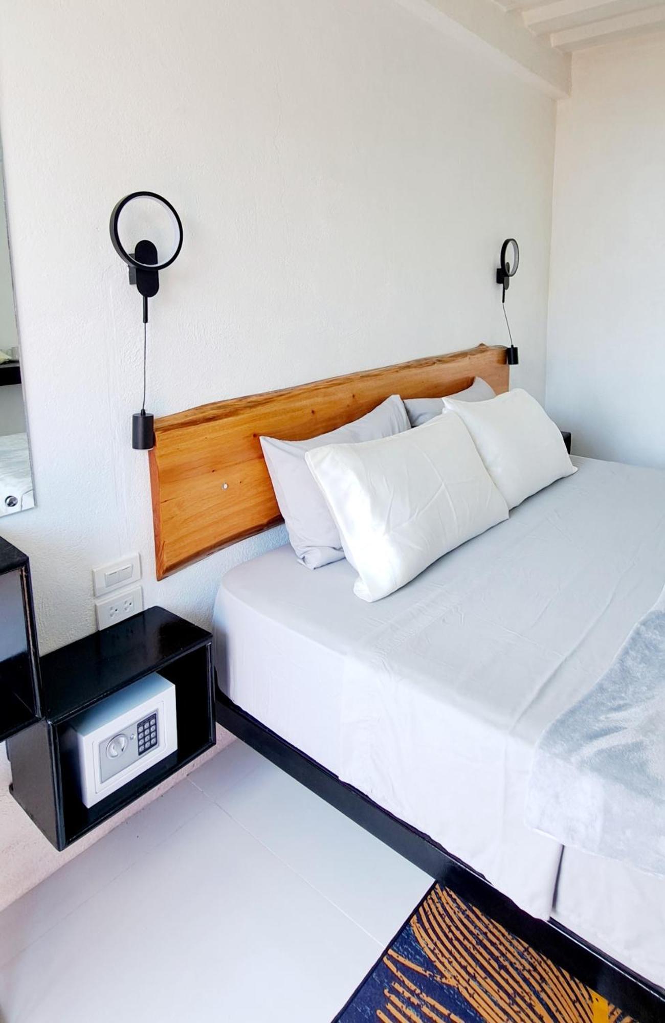 Bougainvillea Guesthouse サンフアン エクステリア 写真